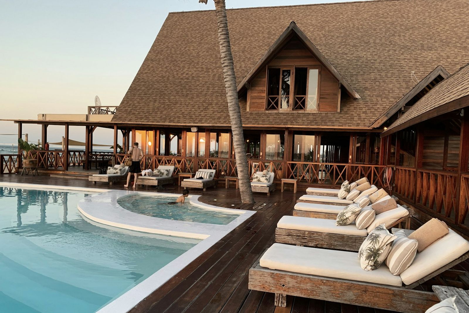 Illustrative tropical villa, not the actual property